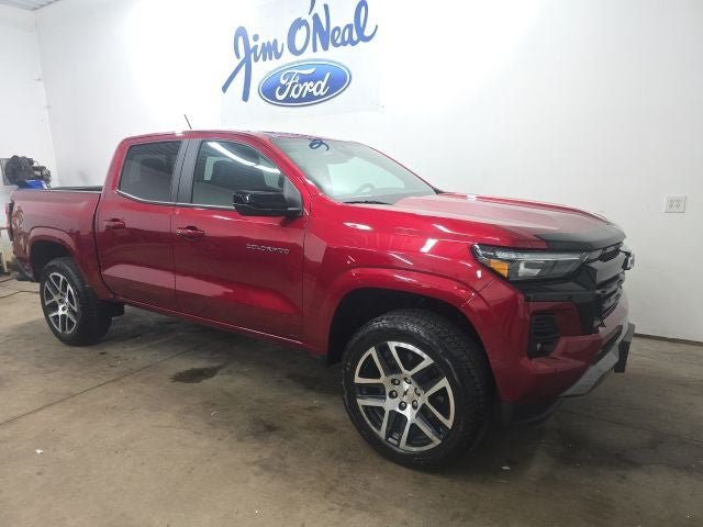 Used 2024 Chevrolet Colorado Z71 w/ Z71 Convenience Package 2