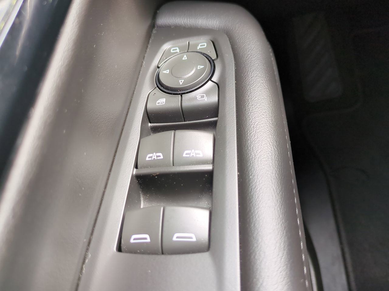 Certified 2025 Chevrolet Suburban LT w/ Comfort Package image 24