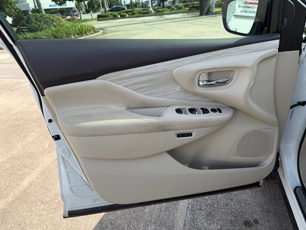 Used 2017 Nissan Murano Platinum w/ Platinum Technology Package FWD image 11