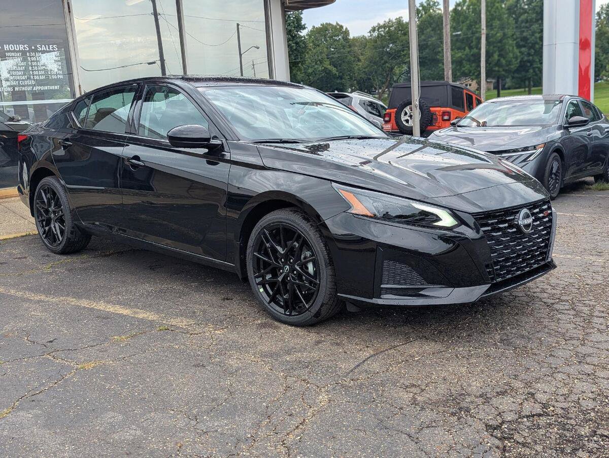 New 2026 Nissan Altima 2.5 SR w/ SR Midnight Edition Package AWD/4WD image 14