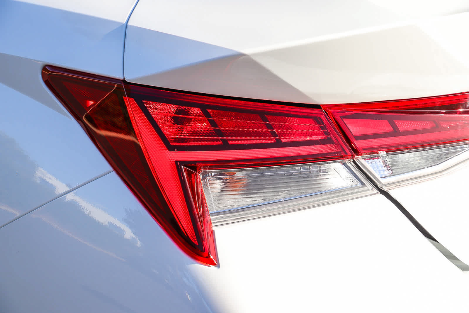 Used 2025 Hyundai Elantra Limited FWD image 9