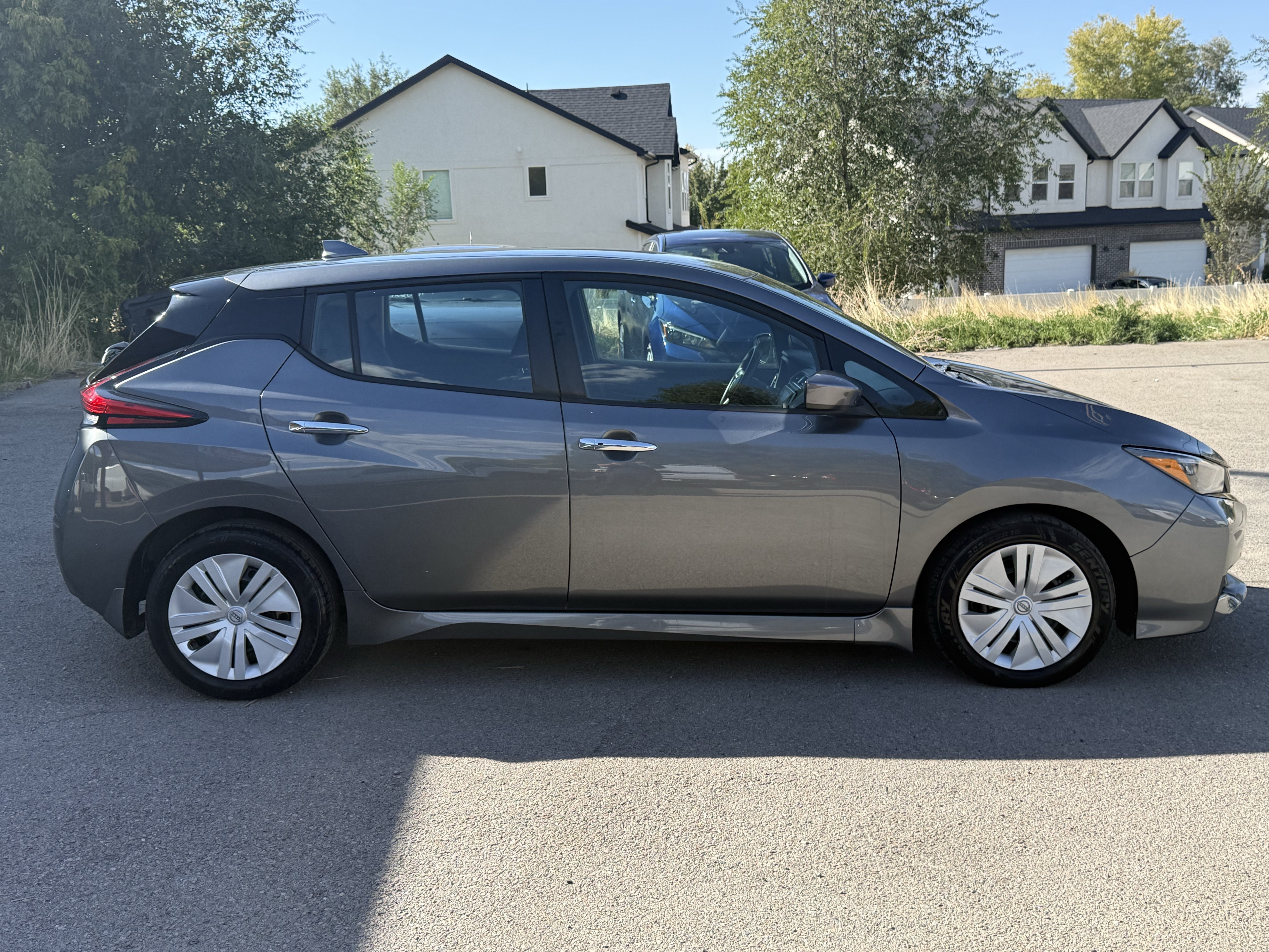 Used 2025 Nissan Leaf S FWD image 3
