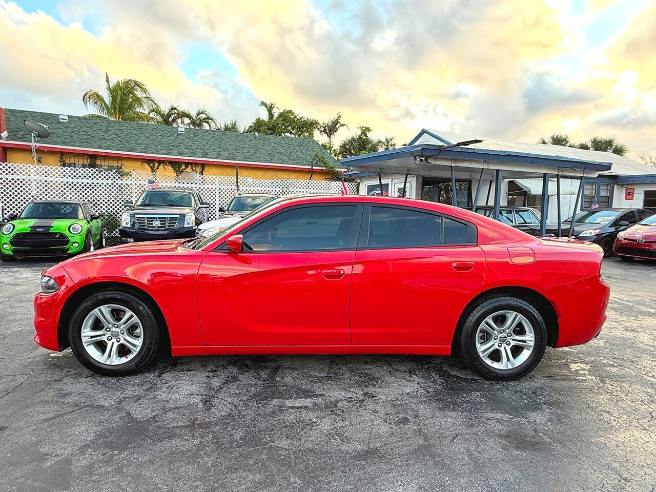 Used 2022 Dodge Charger SXT RWD image 9