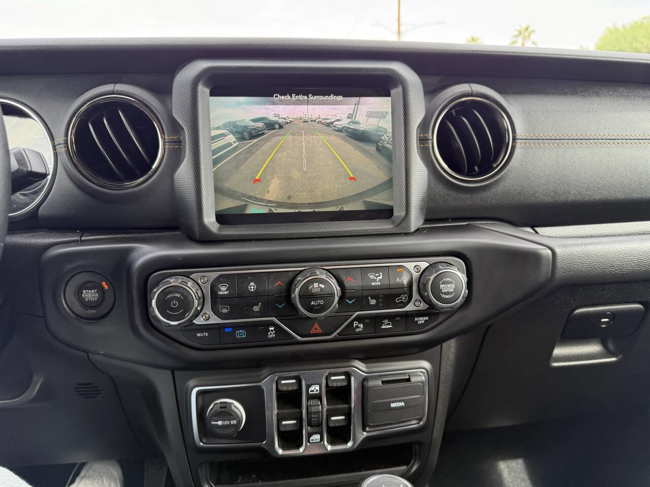 Used 2022 Jeep Wrangler Unlimited Sahara image 41