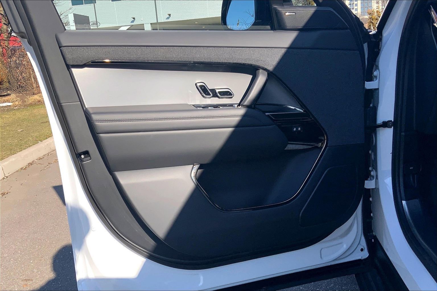 Used 2024 Land Rover Range Rover Sport SE image 21