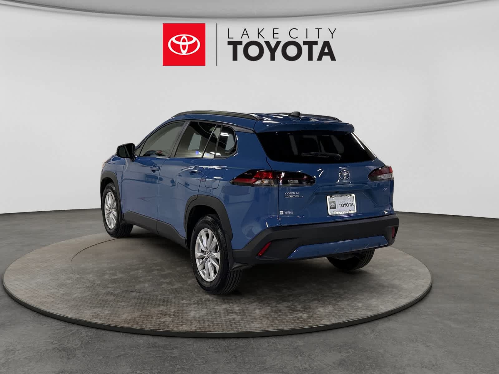 Used 2026 Toyota Corolla Cross LE FWD image 5
