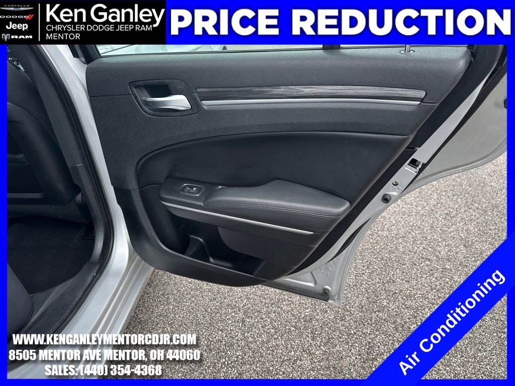 Used 2019 Chrysler 300 Touring w/ Driver Convenience Group image 22