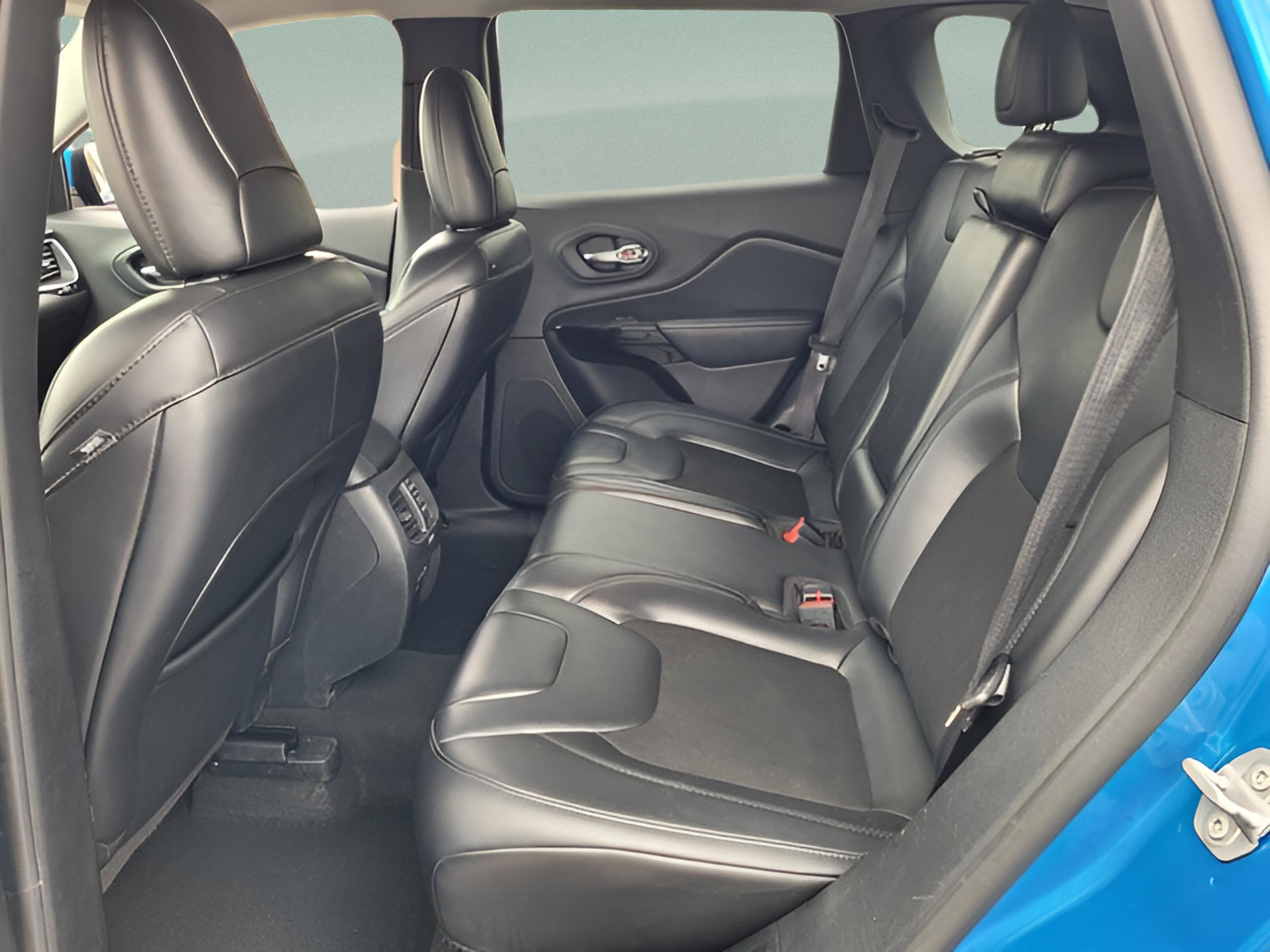 Used 2020 Jeep Cherokee Latitude Plus image 10