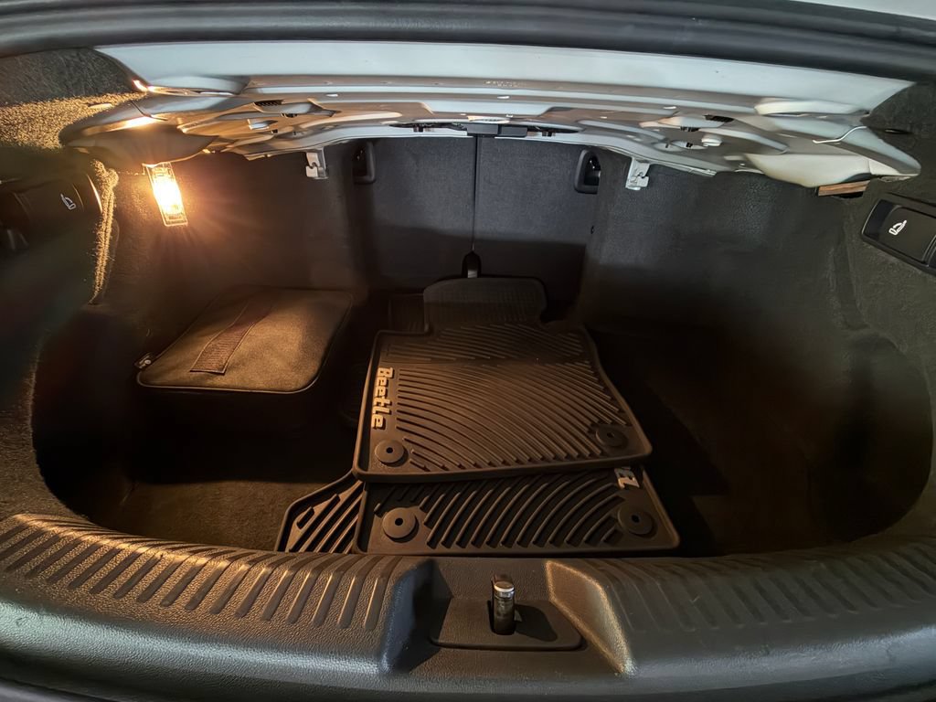 Used 2019 Volkswagen Beetle 2.0T SE FWD image 27
