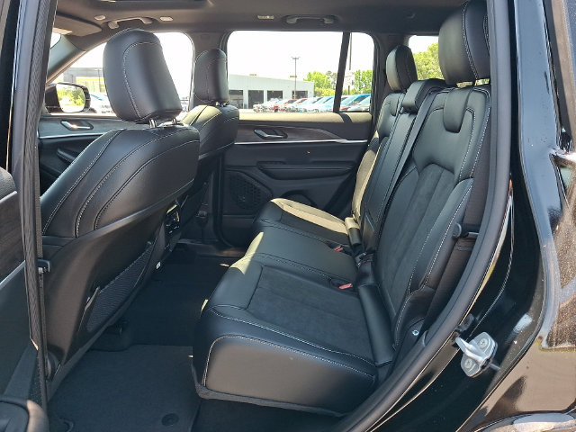 New 2026 Jeep Grand Cherokee Altitude AWD/4WD image 10