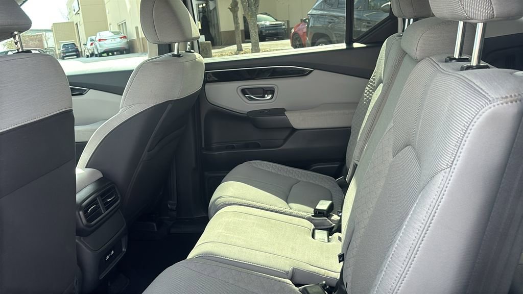 Used 2023 Honda Pilot LX image 29