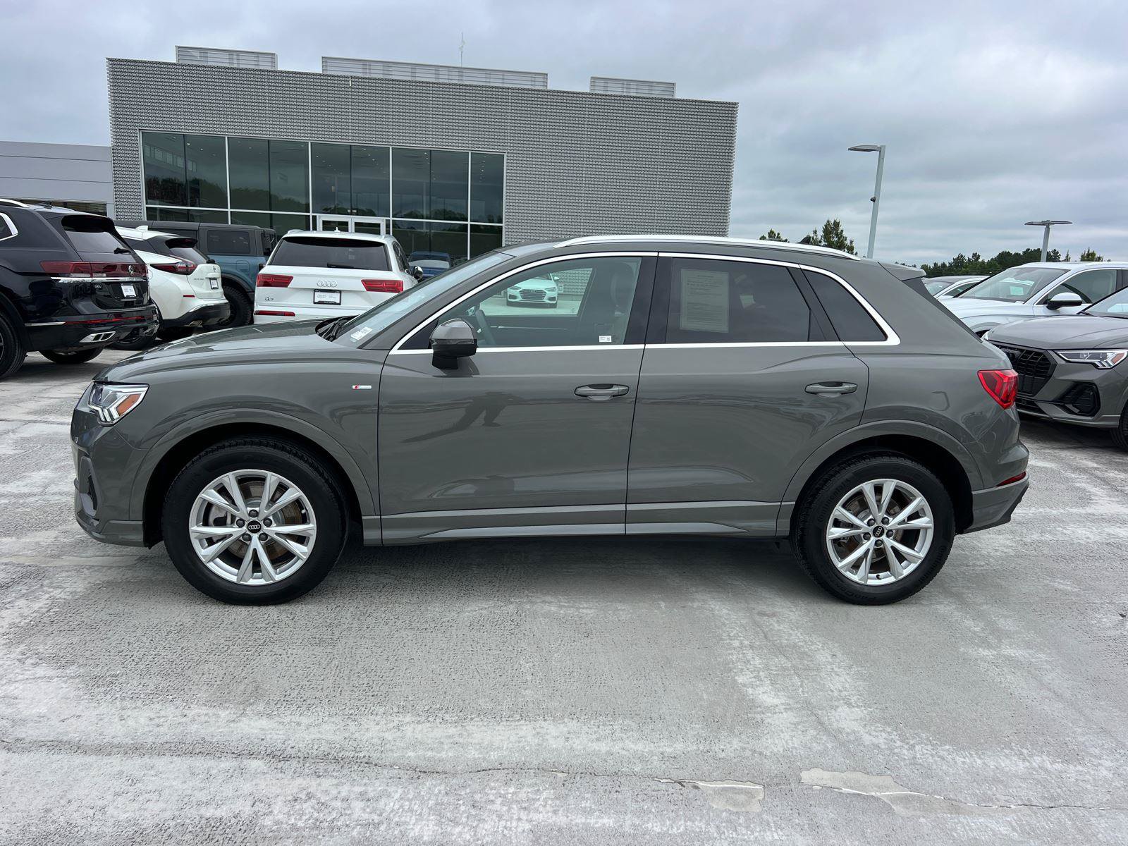 Certified 2025 Audi Q3 2.0T Premium Plus w/ Premium Plus Package AWD/4WD image 8