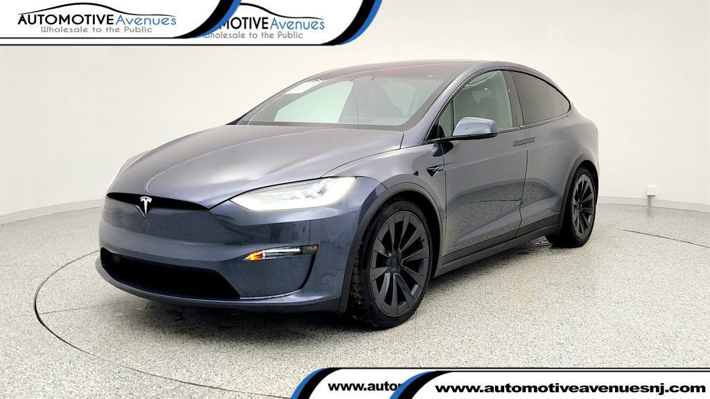Used 2023 Tesla Model X Plaid image 1