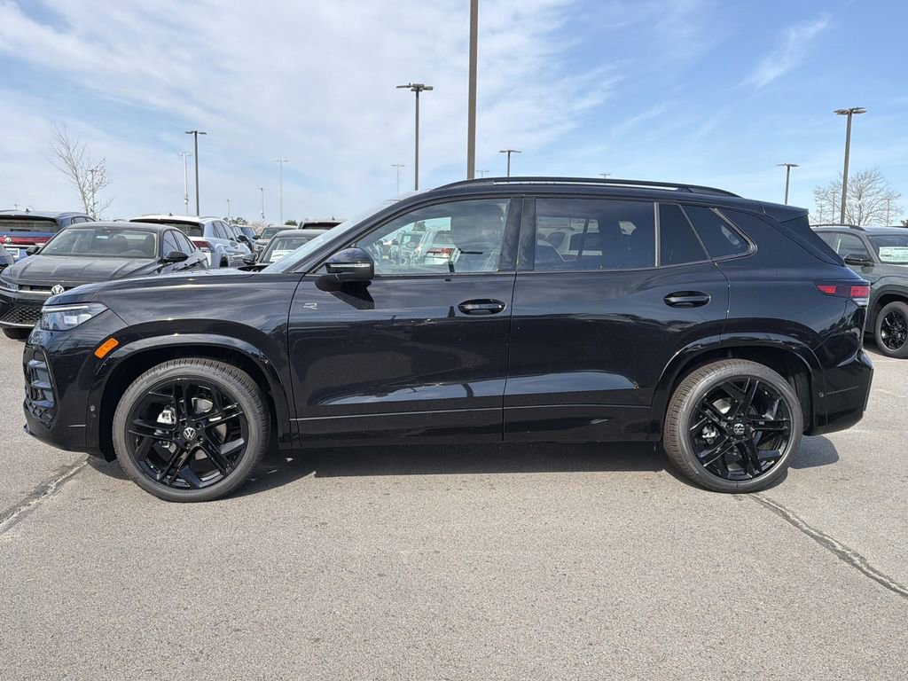 New 2026 Volkswagen Tiguan SE R-Line FWD image 2