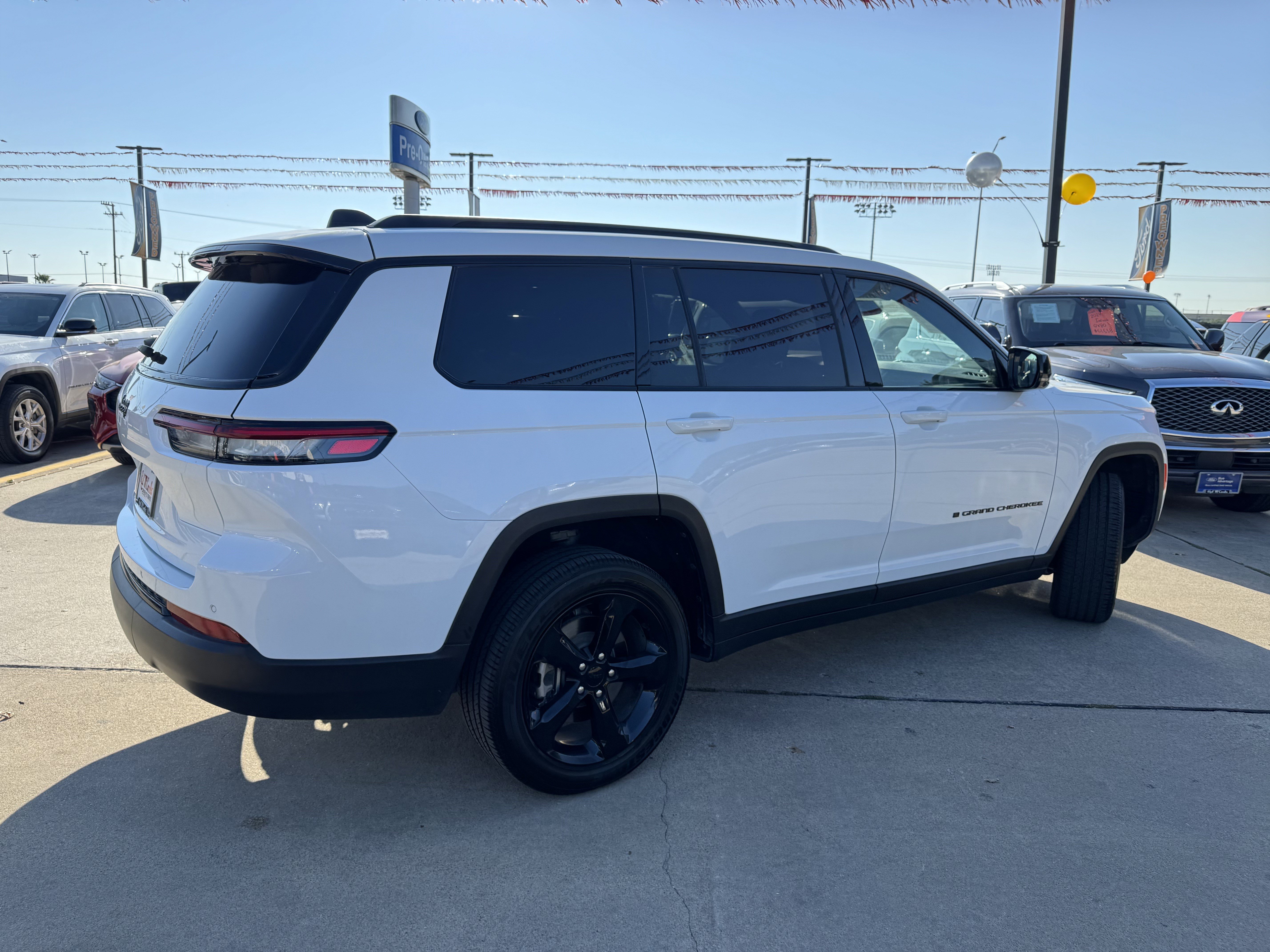 Used 2024 Jeep Grand Cherokee L Laredo image 6