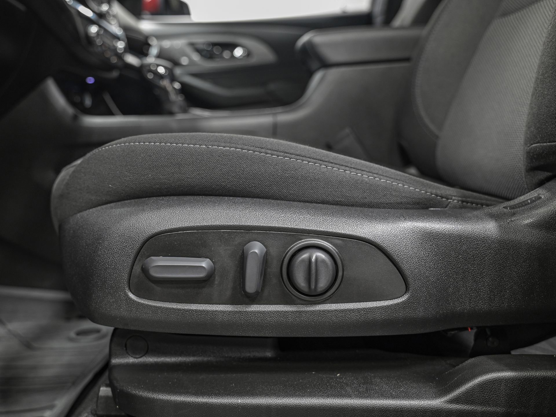 Used 2023 Chevrolet Traverse LT w/ LPO, Floor Liner Package image 14