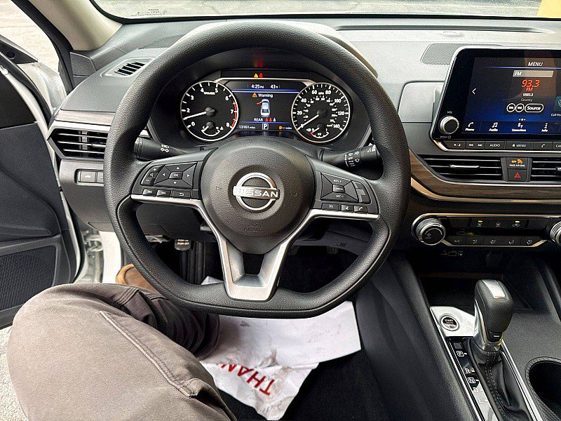 Used 2025 Nissan Altima 2.5 SV image 12