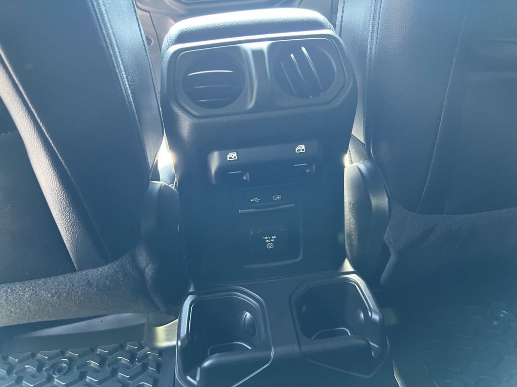 Used 2018 Jeep Wrangler Unlimited Sahara image 17