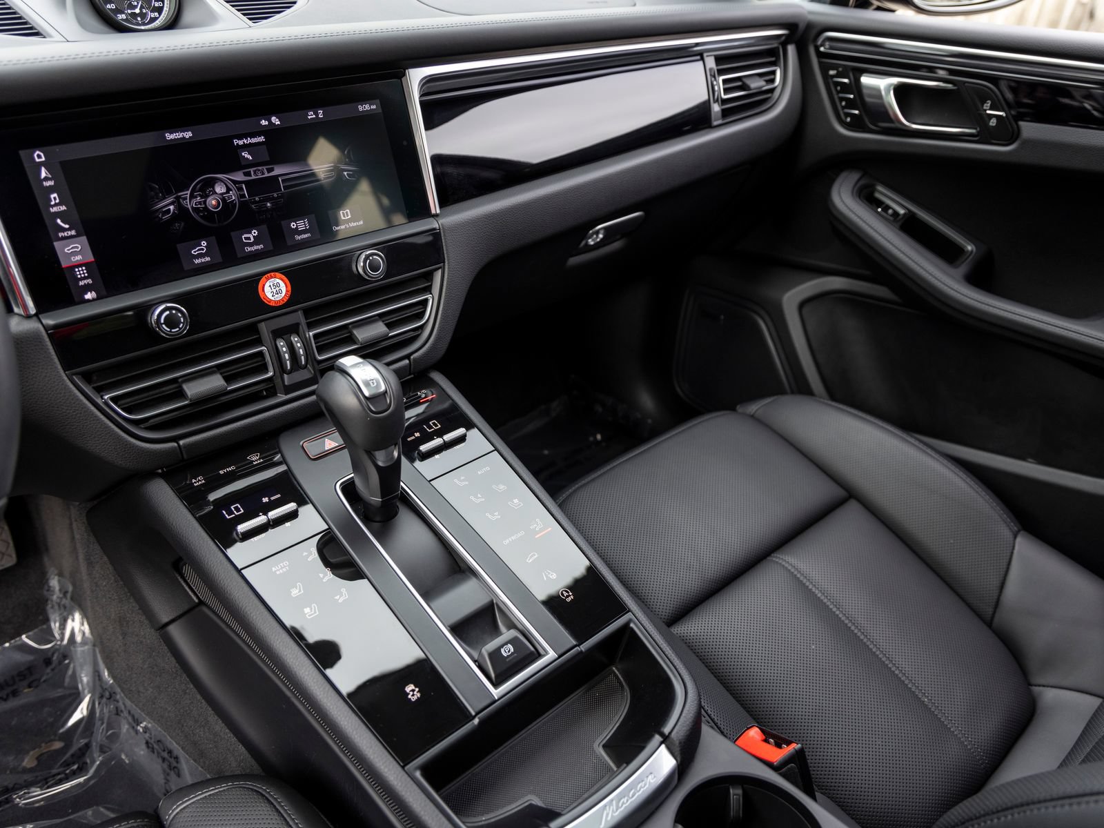 Certified 2026 Porsche Macan AWD/4WD image 46
