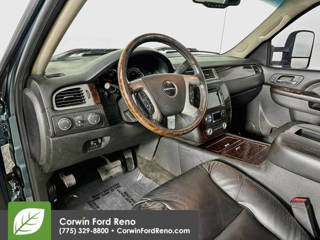 Used 2011 GMC Sierra 2500 Denali w/ Suspension Package, Off-Road AWD/4WD image 11