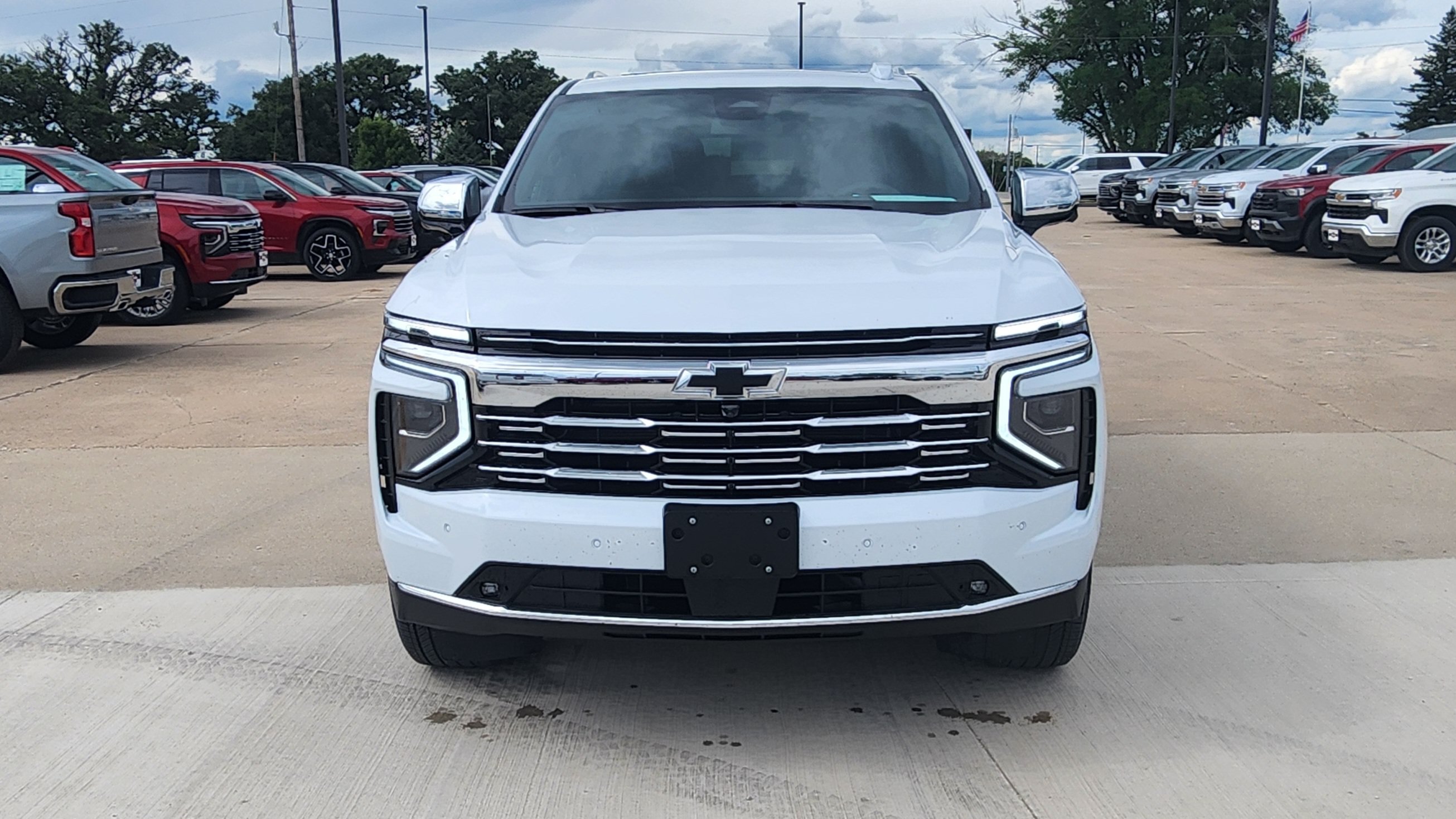 Used 2026 Chevrolet Tahoe Premier w/ Sun And Tow Package AWD/4WD image 2