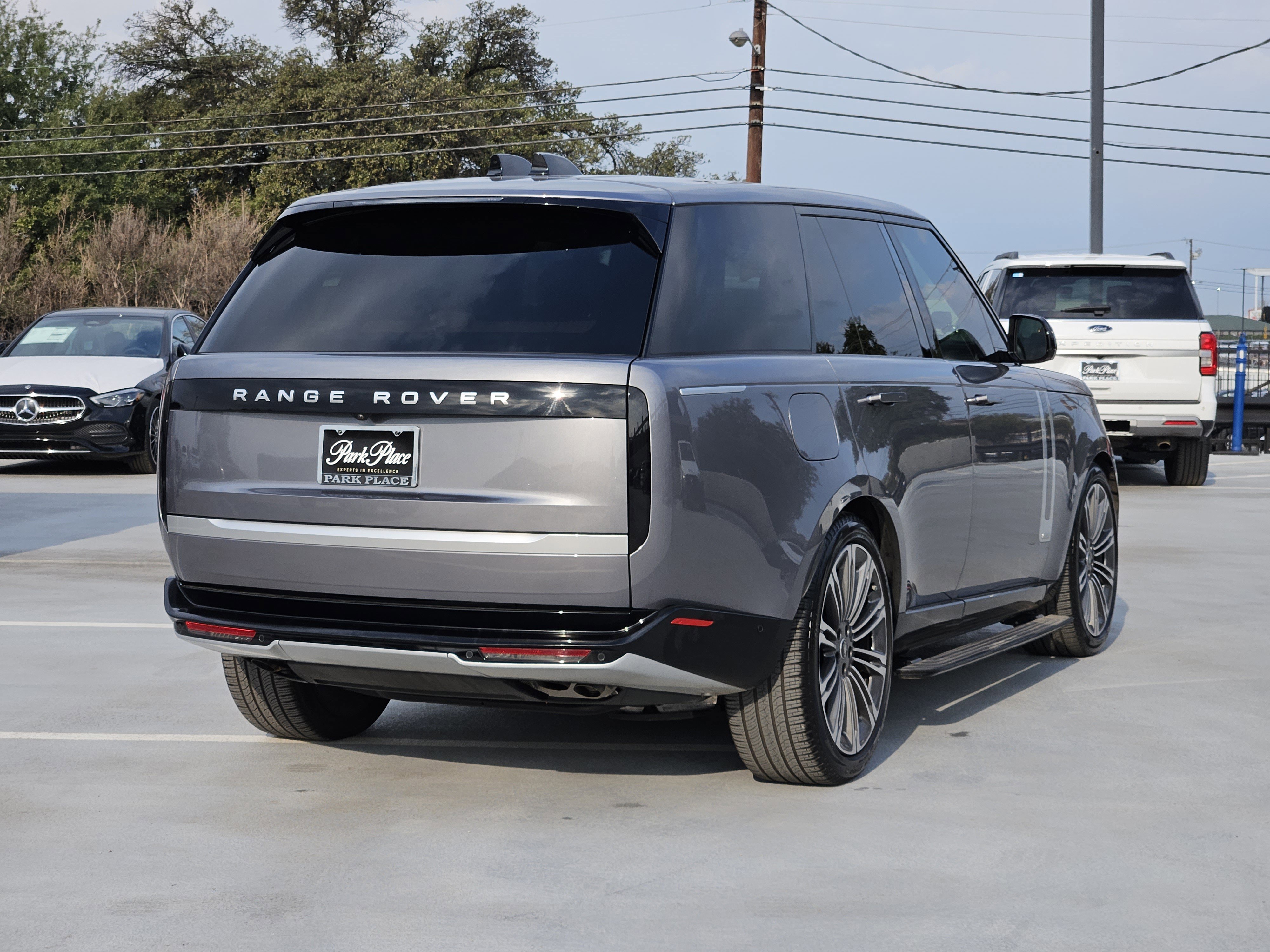 Used 2024 Land Rover Range Rover Autobiography image 9