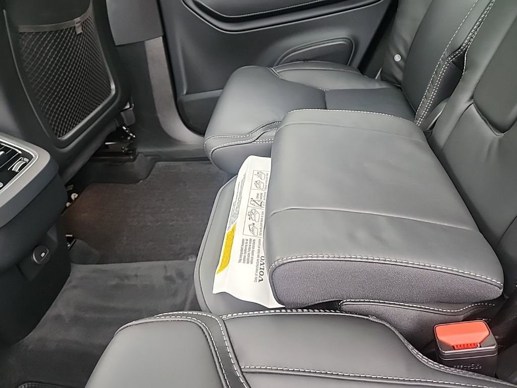 Certified 2025 Volvo XC90 B6 Ultra w/ Protection Package AWD/4WD image 35