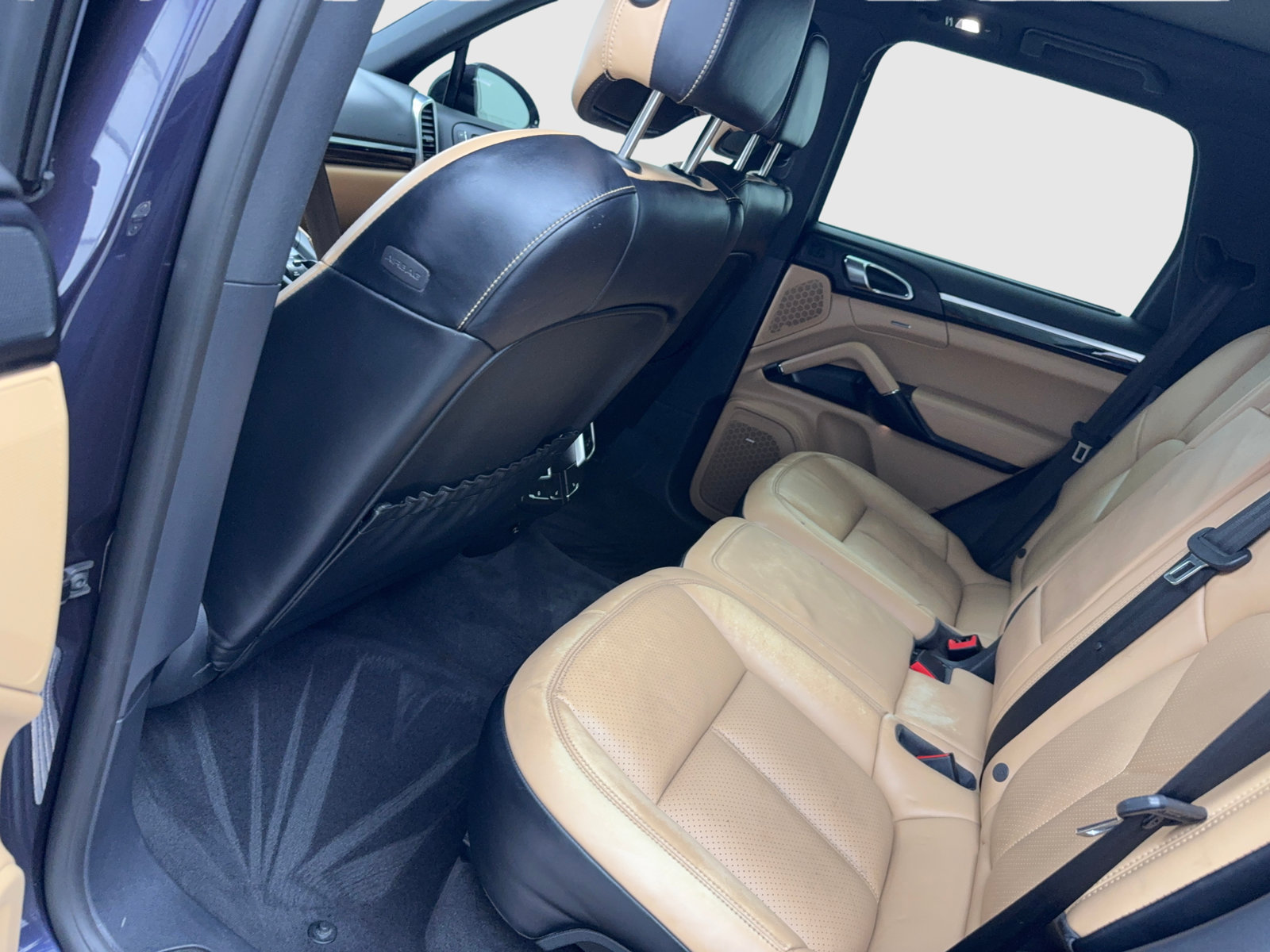 Used 2018 Porsche Cayenne Platinum Edition w/ Premium Package Plus AWD/4WD image 43