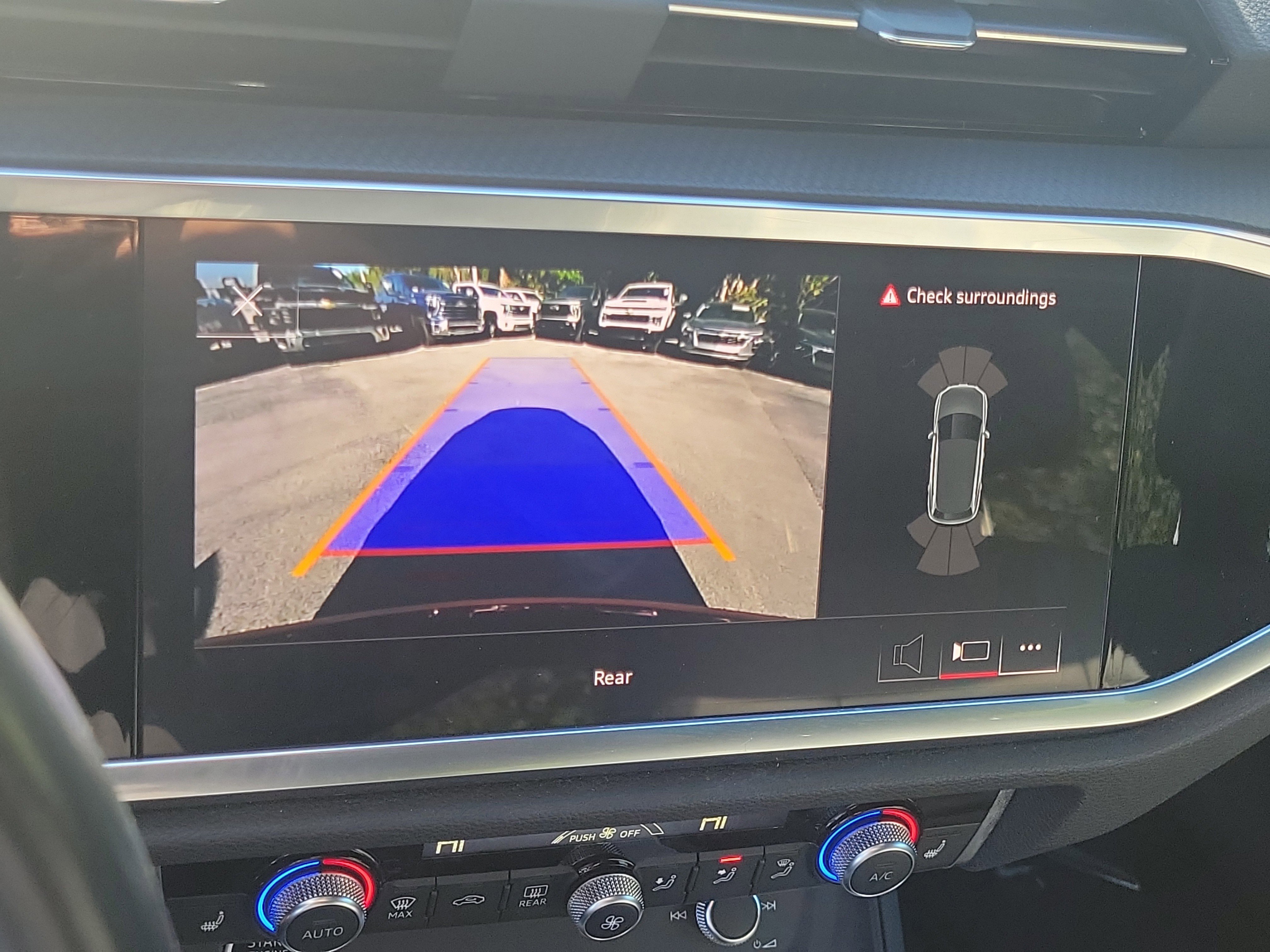 Used 2024 Audi Q3 2.0T Premium image 36