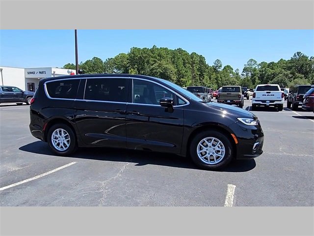 New 2026 Chrysler Pacifica Select image 36