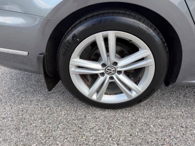 Used 2012 Volkswagen Passat TDI SEL Premium FWD image 13