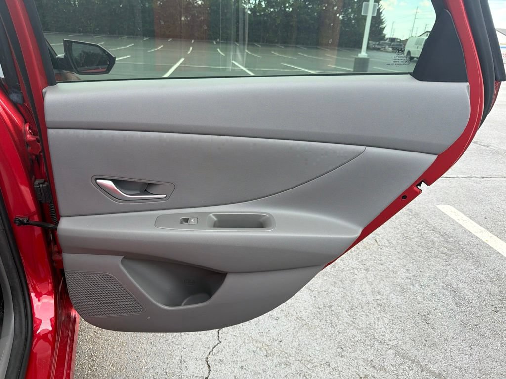Used 2023 Hyundai Elantra SE FWD image 22