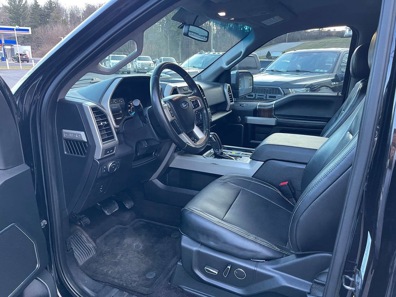 Used 2017 Ford F150 Lariat image 17