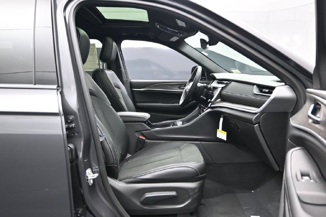 New 2026 Jeep Grand Cherokee Altitude AWD/4WD image 23