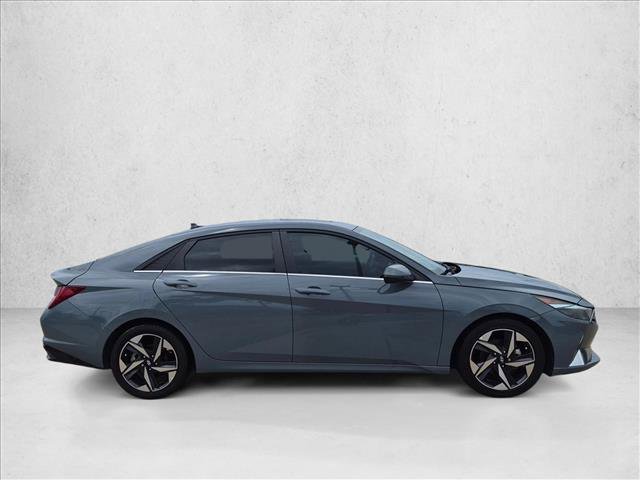 Used 2022 Hyundai Elantra SEL w/ Convenience + Premium Package FWD image 4