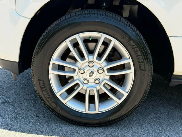 Used 2010 Land Rover Range Rover HSE AWD/4WD image 39