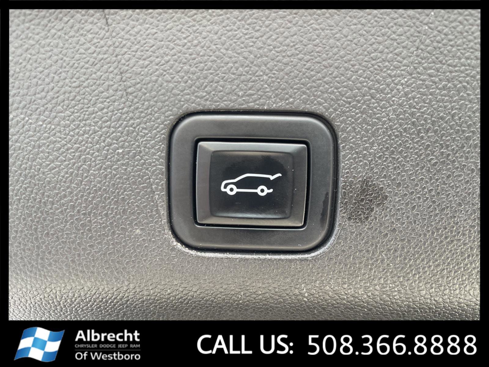 Used 2022 Chevrolet Tahoe LT w/ Luxury Package image 17