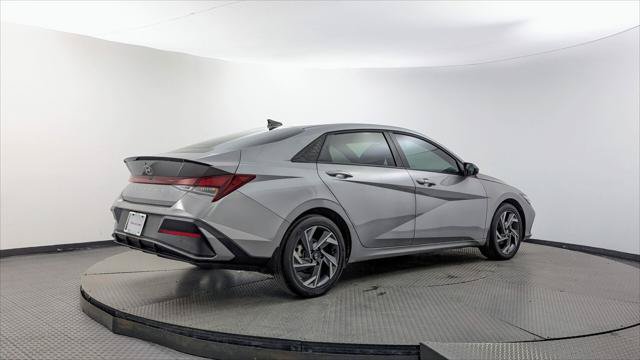 Used 2025 Hyundai Elantra Sport FWD image 8