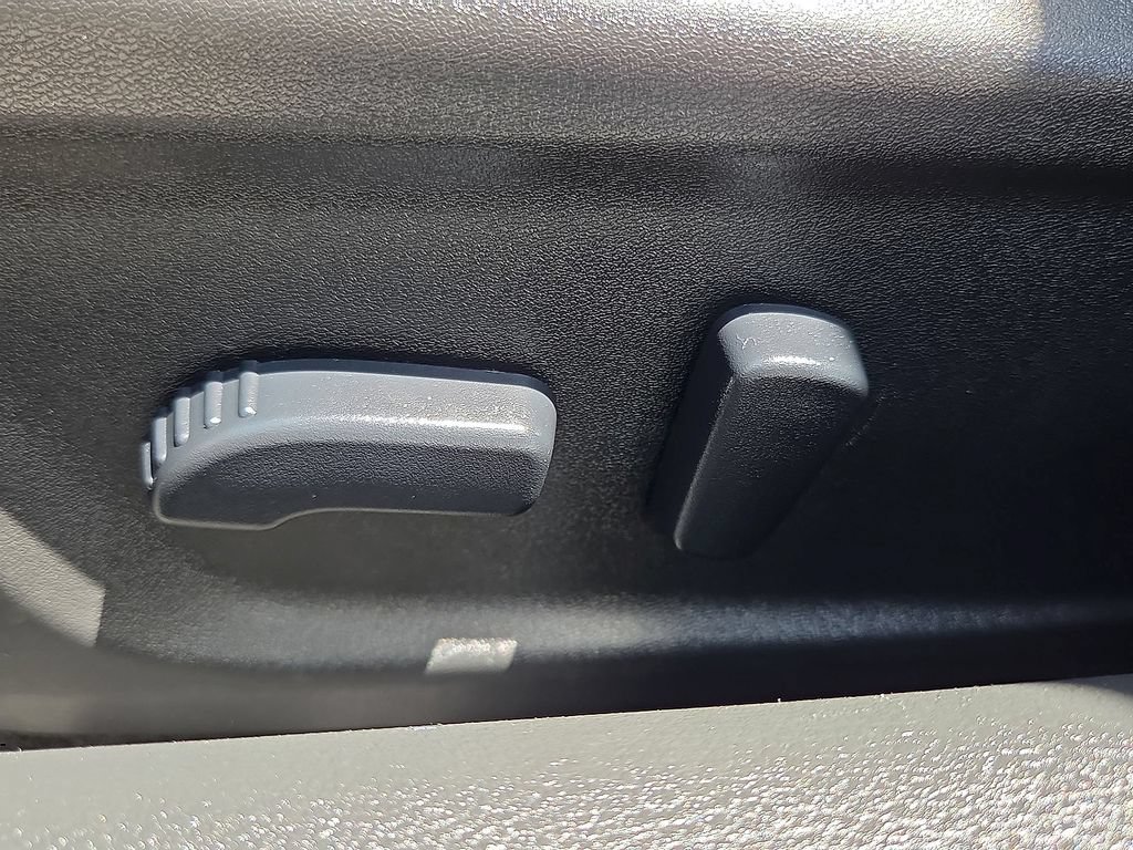 Used 2025 Nissan Altima 2.5 SV FWD image 17