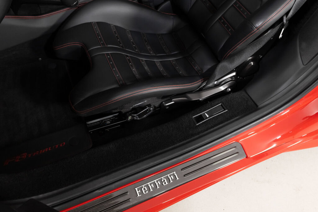 Used 2022 Ferrari F8 Tributo RWD image 29