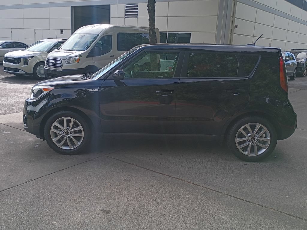 Used 2017 Kia Soul + FWD image 7