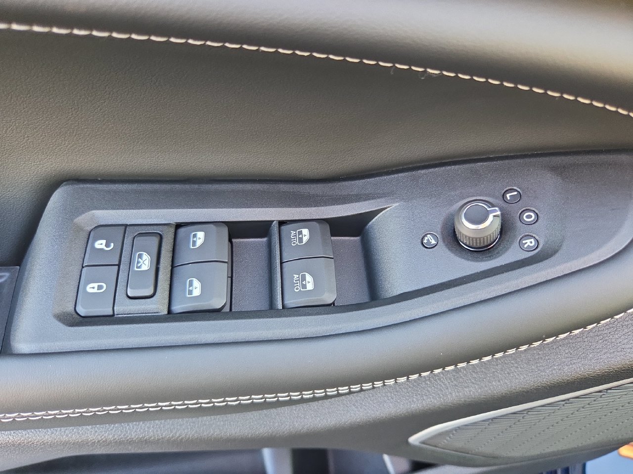 New 2027 Jeep Grand Cherokee Limited AWD/4WD image 4