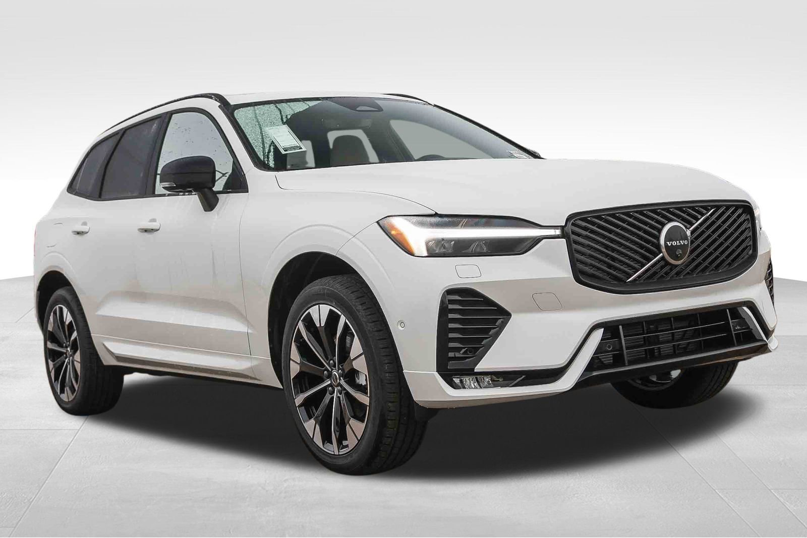 New 2026 Volvo XC60 B5 Plus w/ Climate Package PRO image 3