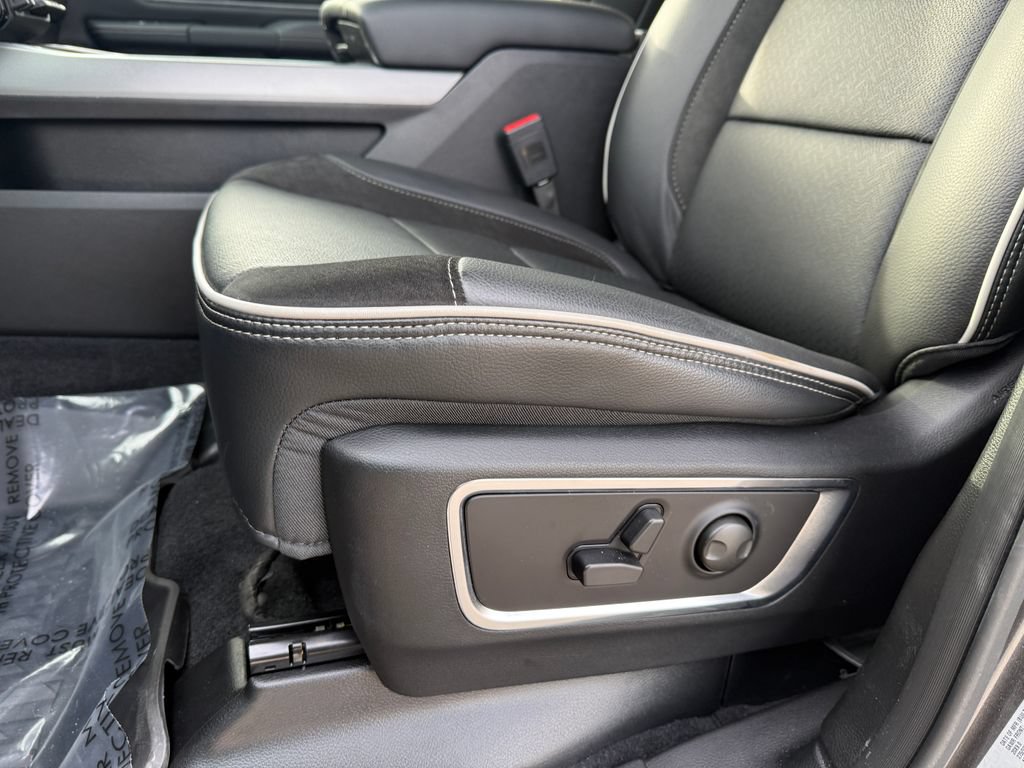 New 2026 RAM 1500 Laramie w/ Sport Appearance Package AWD/4WD image 24