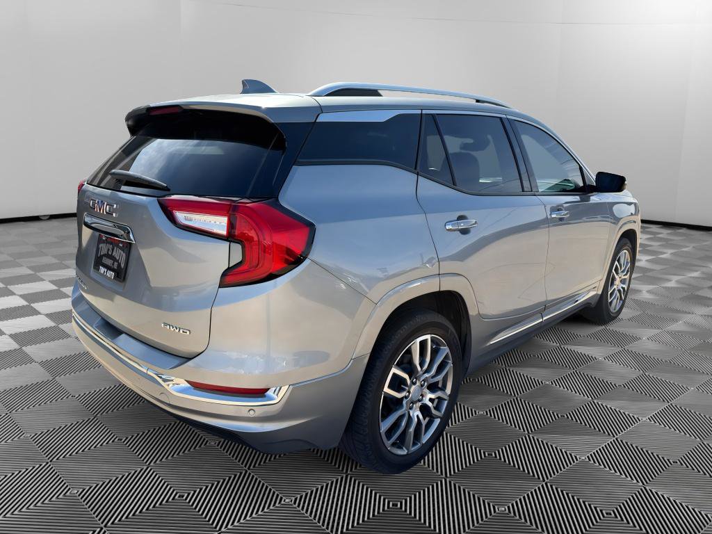 Used 2023 GMC Terrain Denali w/ Denali Premium Package image 3