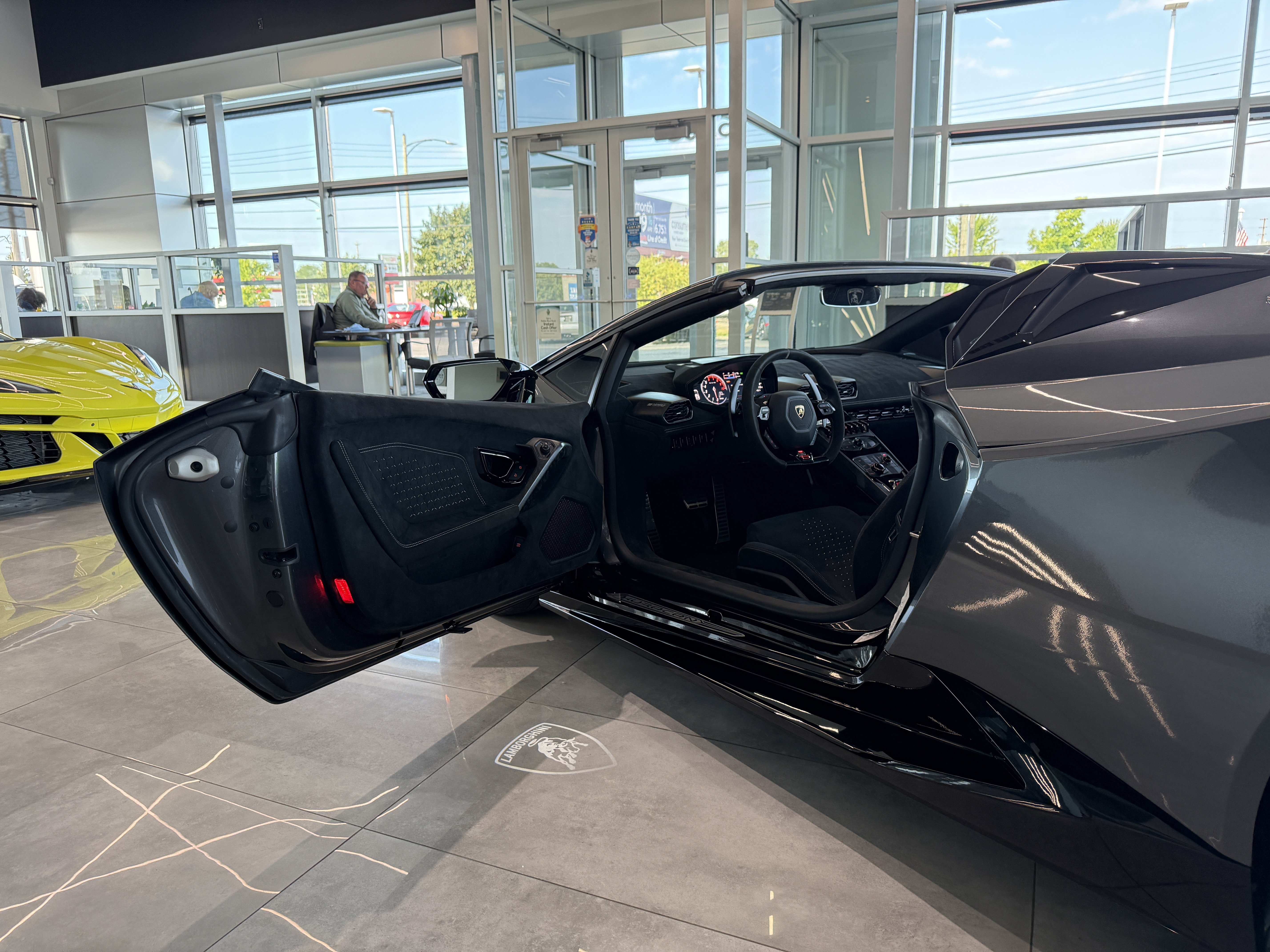Used 2019 Lamborghini Huracan Performante AWD/4WD image 13