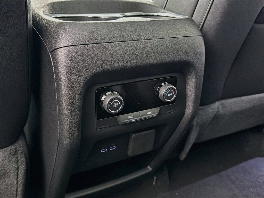 New 2027 Chevrolet Traverse LT w/ Sun and Wheel Package FWD image 26