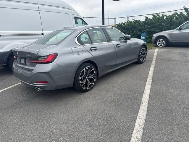 Certified 2025 BMW 330i xDrive Sedan w/ Premium Package AWD/4WD image 9