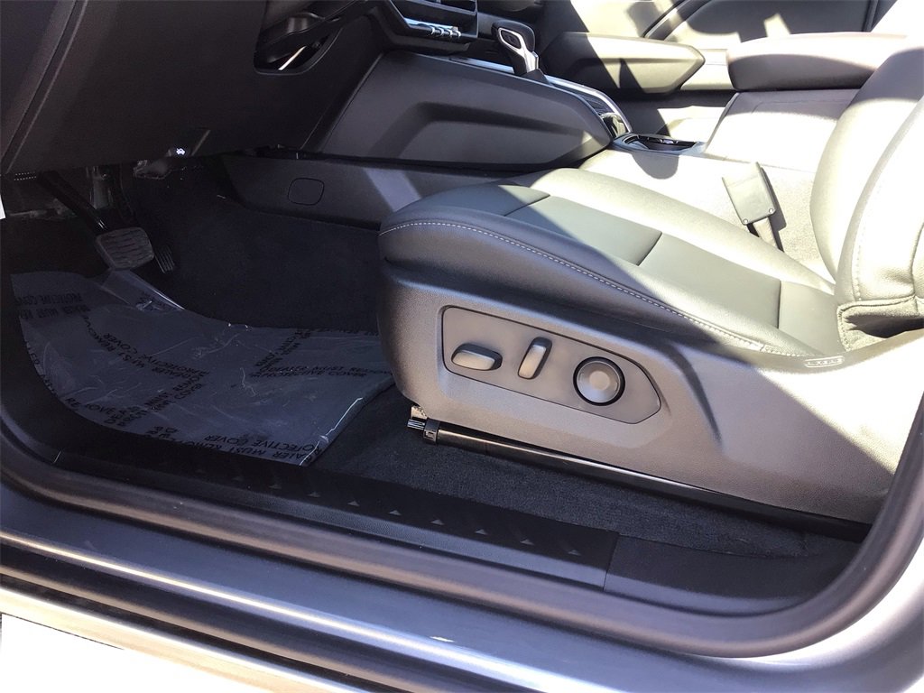 Used 2025 Chevrolet Colorado LT w/ LT Convenience Package image 19