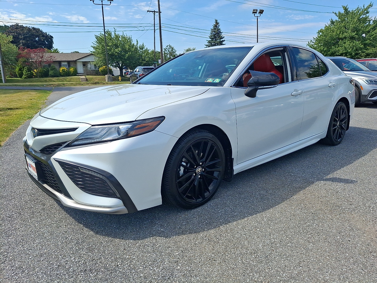 Used 2022 Toyota Camry XSE FWD image 3